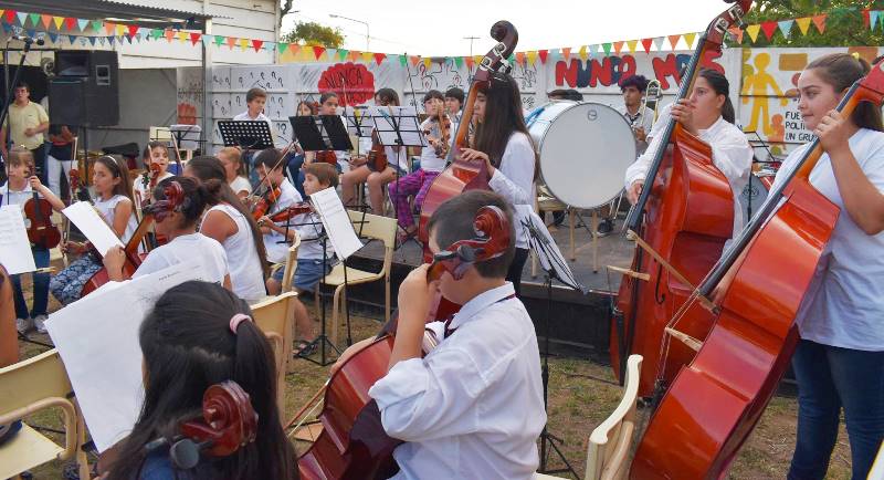 Daireaux: Concierto de la Orquesta Escuela.