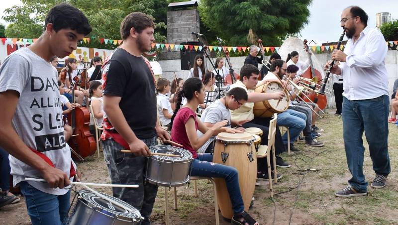 Daireaux: Concierto de la Orquesta Escuela.