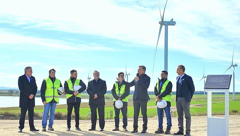 Inauguran obra de energía eólica