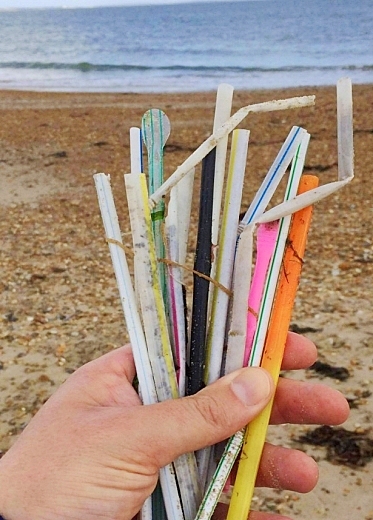 Sorbetes plásticos en la playa