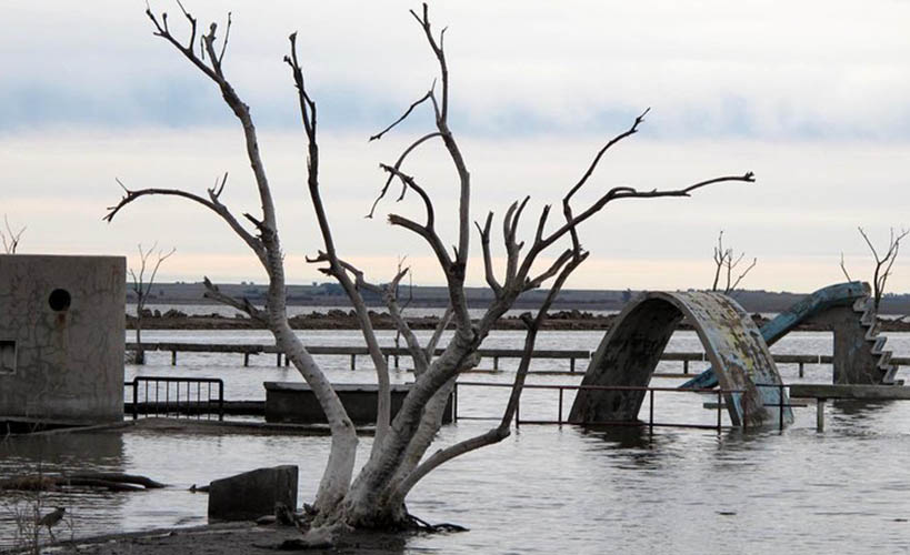 Ruinas resultado de la inundación provocada por el desborde de la Laguna Epecuén